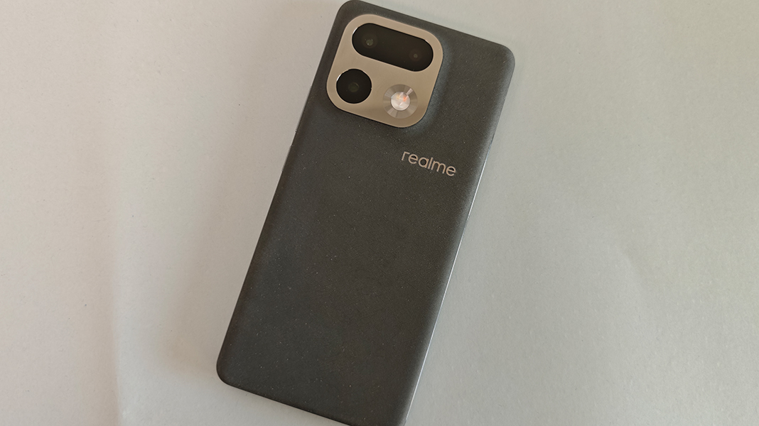 Realme-16-Pro+-recenzija-telefona